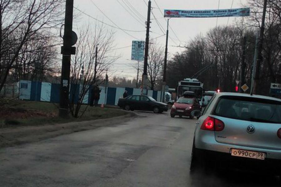 Въезд в пос. Космодемьянского затруднен из-за аварии (фото)