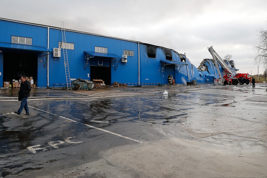 Огненное утро: как калининградские пожарные спасали винный склад