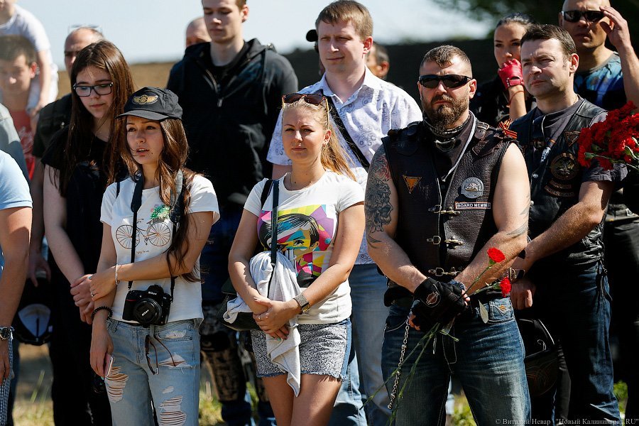 Своими силами: под Калининградом открыли мемориал воинам-мотоциклистам (фото)