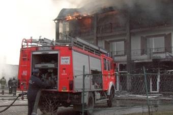 В комплексе «Баньки» огонь уничтожил две бани, гостиницу и ресторан