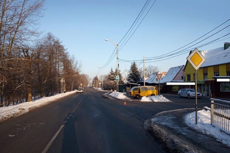 В Калининграде микроавтобус сбил пенсионерку (фото)