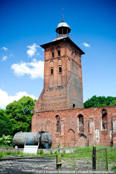 Заваренный вход и ажурные решетки: судьба кирхи в Знаменске после консервации