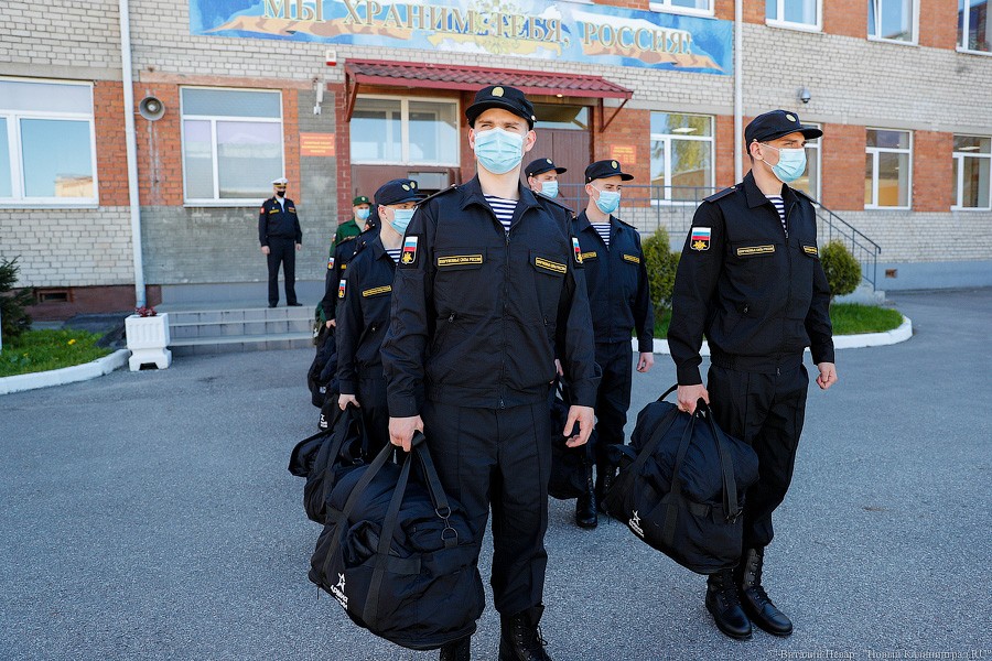 Масочный призыв: Балтфлот отправил первую команду новобранцев в воинские части