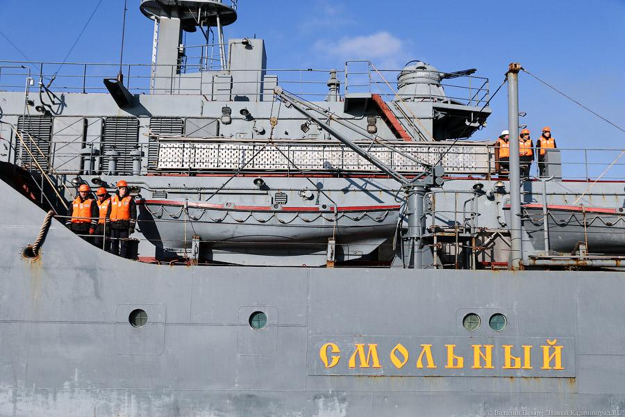 Оркестр и поросенок: в Балтийск из дальнего похода вернулись курсанты БВМИ