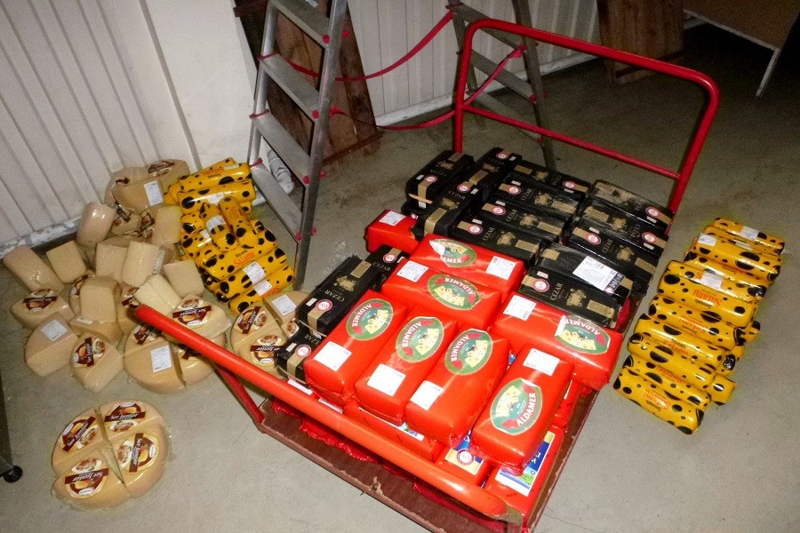 Мамоновские таможенники уничтожили более 360 кг польского сыра (фото)