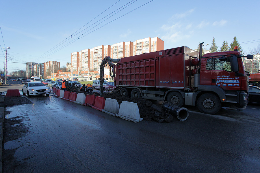 Московскому труба: что случилось на одной из главных дорог города (фото)
