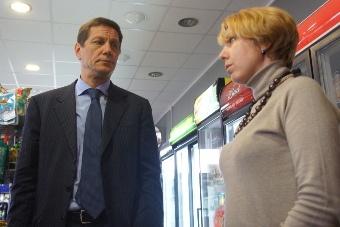 Цуканов показал вице-премьеру Жукову цены на заправках в Калининграде