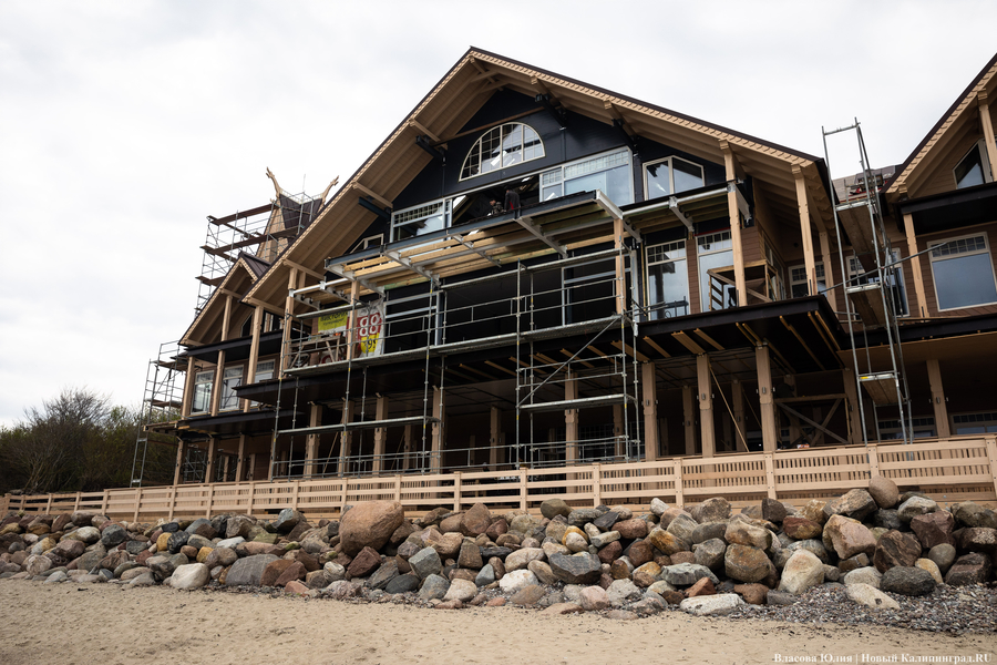 Монополия на пляж: как выглядит скандальное кафе в Зеленоградске, которое власти называют «НТО» (фото)