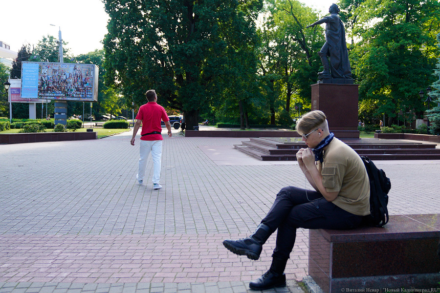 Футуролог Пётр и машина времени: «Фестивальная дирекция» представила спектакль-прогулку 