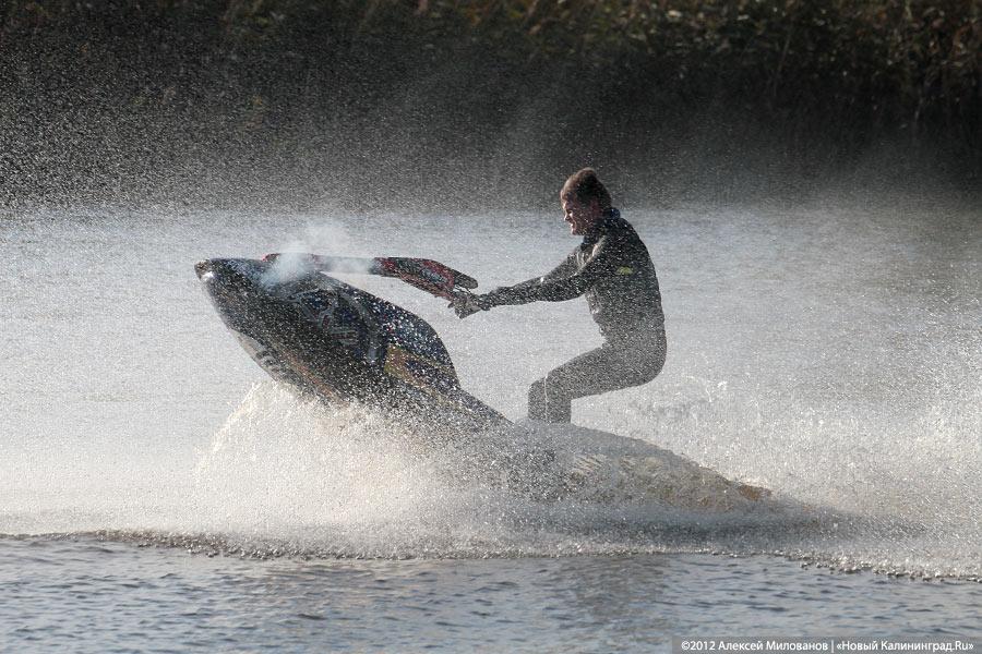 «Конец в воду»: фоторепортаж с закрытия аквабайк-сезона на Преголе