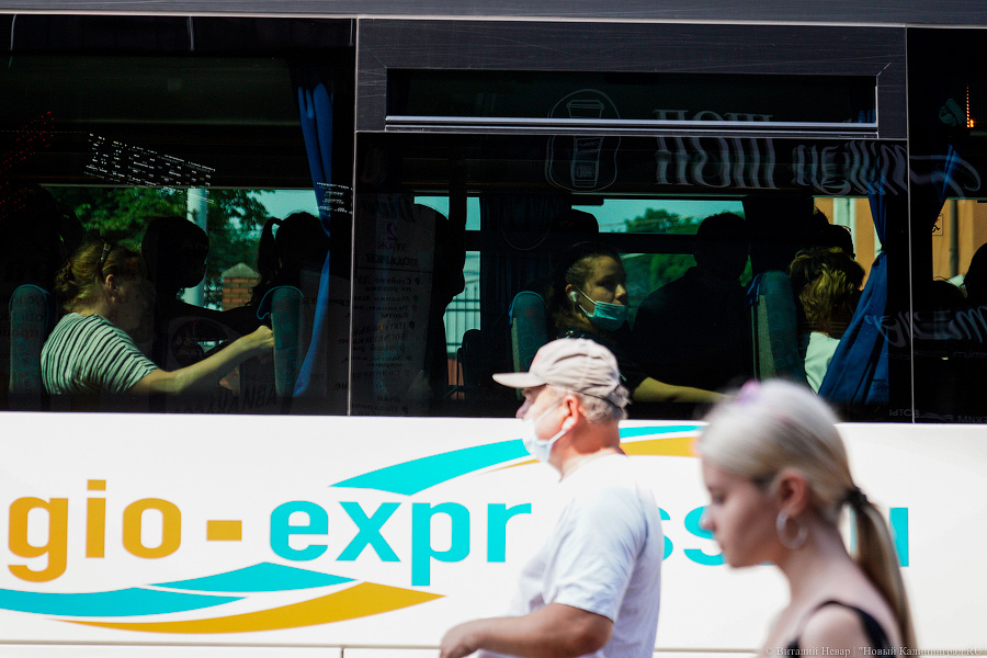 Не для слабаков: желающие уехать к морю штурмуют электрички и автобусы