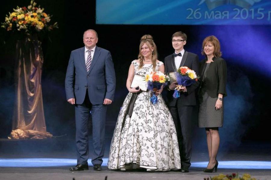 Губернатор Николай Цуканов, Светлана Захарова, Юрий Бекетов, министр образования Светлана Трусенева. Фото пресс-службы правительства области