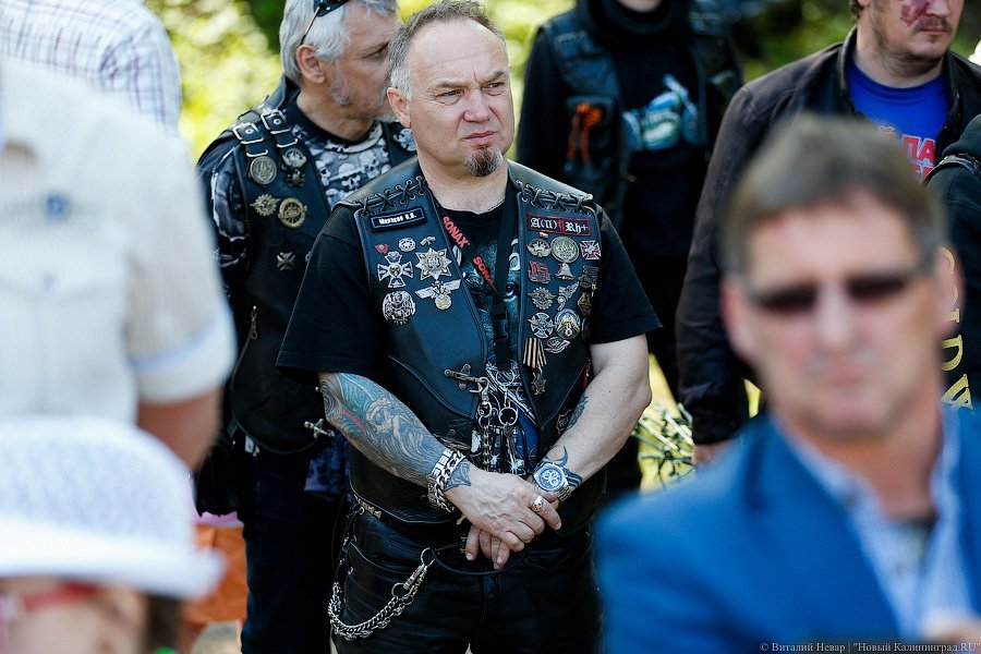 Своими силами: под Калининградом открыли мемориал воинам-мотоциклистам (фото)