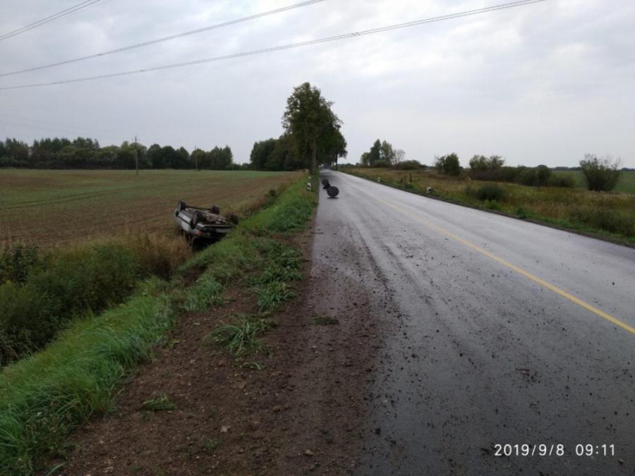 Под Нестеровом «Ауди» из-за высокой скорости съехала с трассы и перевернулась (фото)
