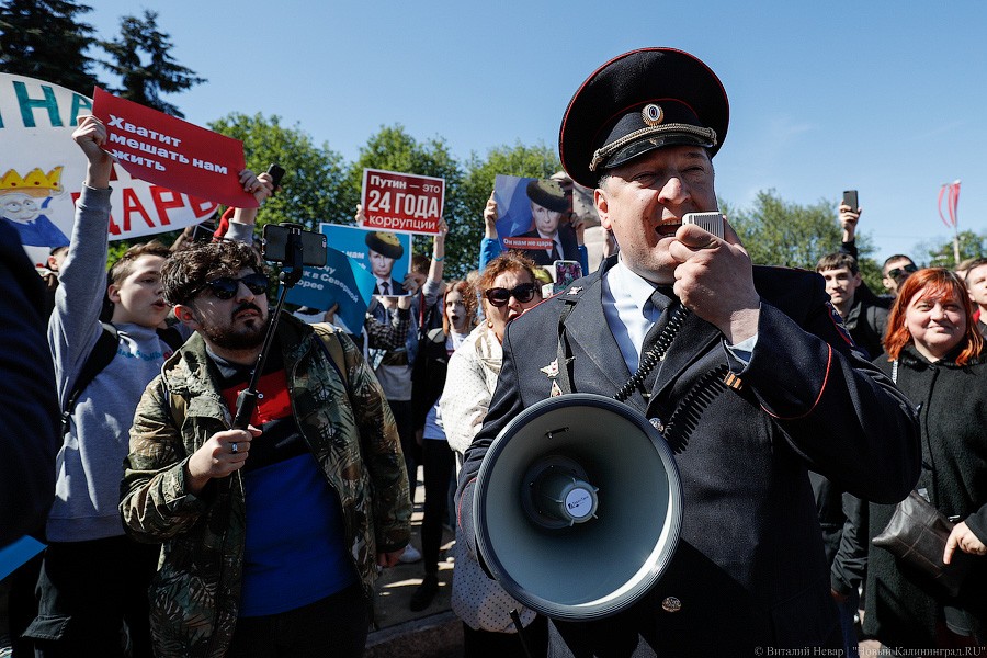 «Любой лучше, чем Путин»: как в Калининграде прошла акция «Он нам не царь»