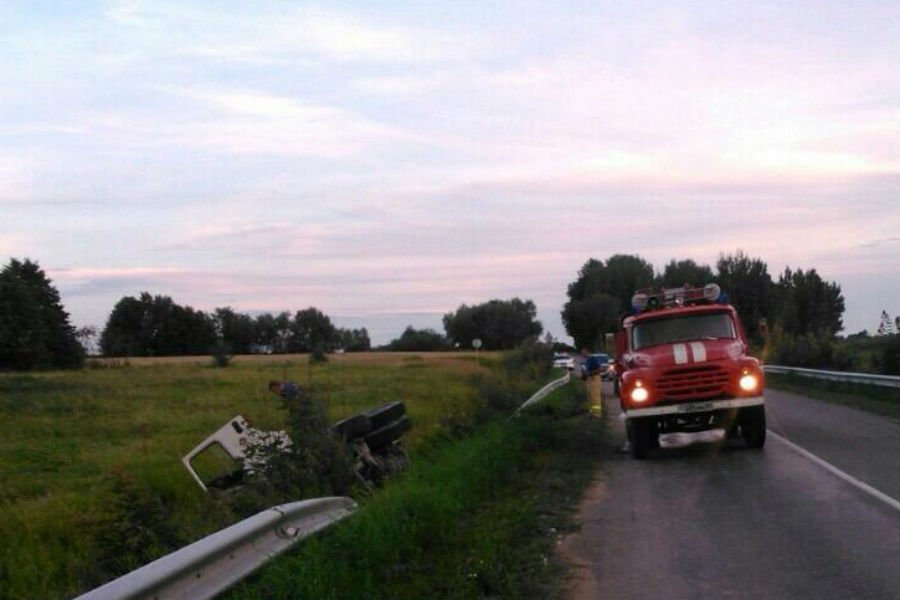 Под Гусевом превысивший скорость «Вольво» вылетел в кювет (фото)