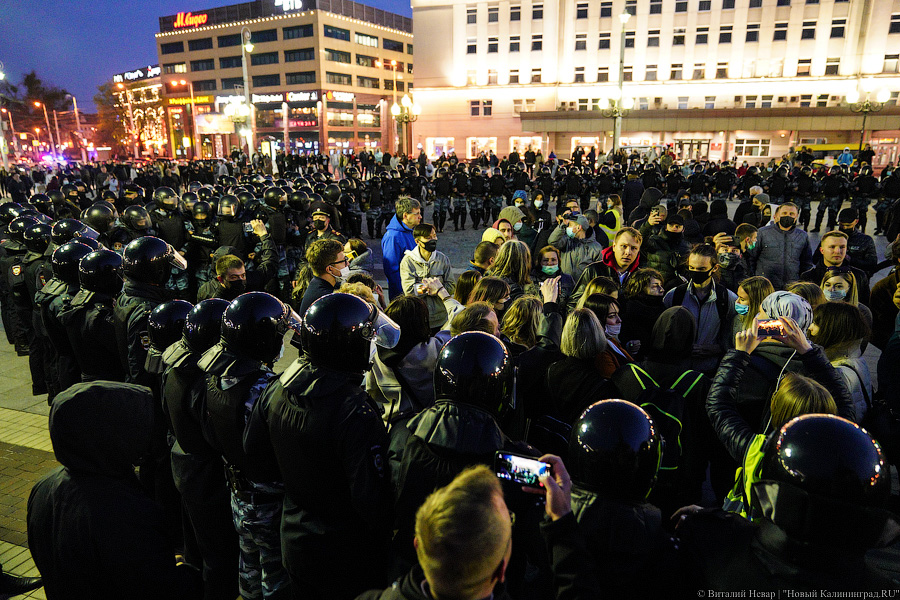 «Свободу политзаключенным»: как прошла акция сторонников Навального в Калининграде (фото)