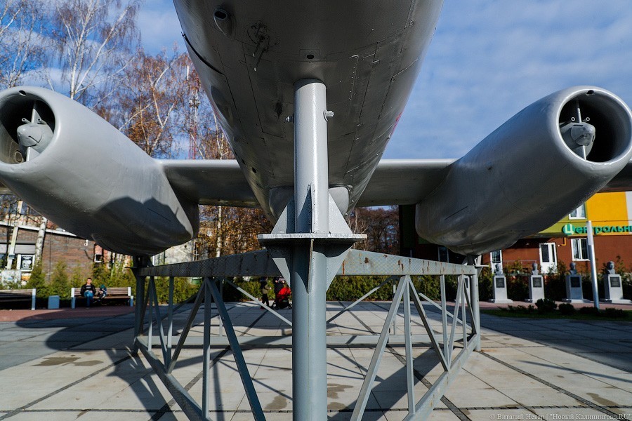 Самолет на ржавом заборе: как в Чкаловске благоустроили Аллею героев авиации