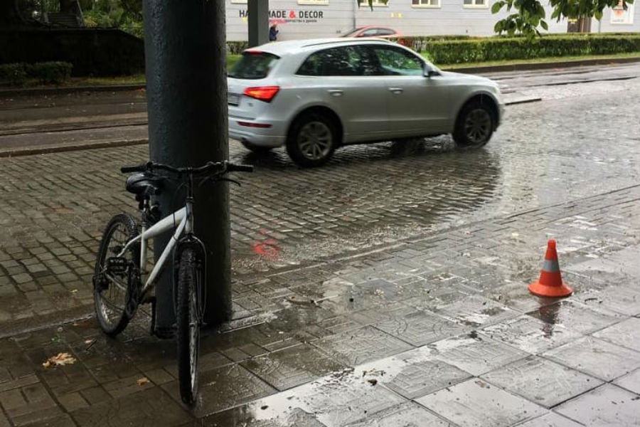 В Калининграде велосипедист сбил 86-летнюю женщину