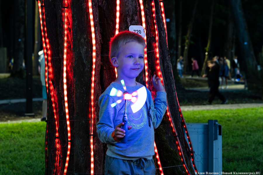Яркая точка притяжения: как в Гурьевске открывали «Парк света» (фото)