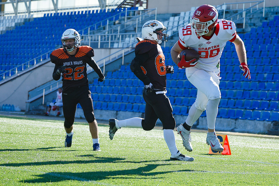 Пролёт «Ястребов»: как в Калининграде сыграли в американский футбол (фото)