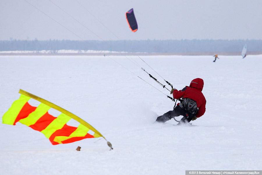 «Без тормозов»: репортаж с соревнований по сноукайтингу и айсбордингу