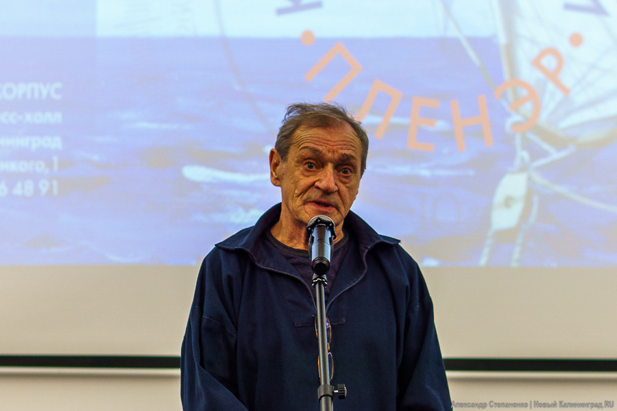 Кругосветка на холсте: как открылась выставка живописи Андрея Красильщикова (фото)