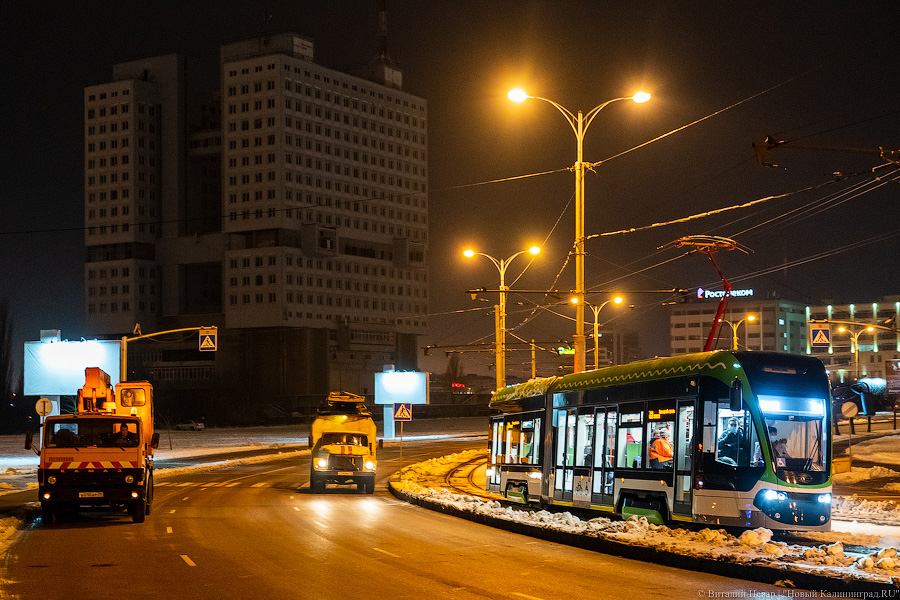 Ночной «Корсар»: на улицы Калининграда вышел новый трамвай (фото)