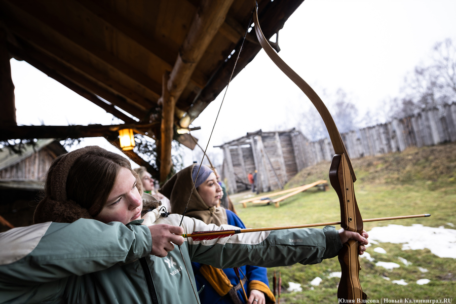 Блины, пляски и огонь: как отпраздновали Масленицу в поселении викингов «Кауп»