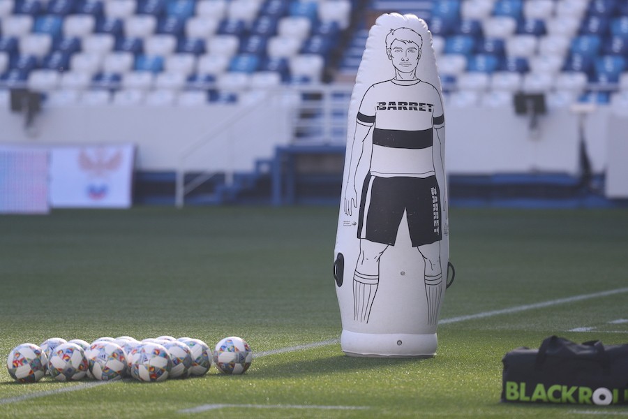 На поле все, кроме Дзагоева: тренировка сборной России в Калининграде (фото)