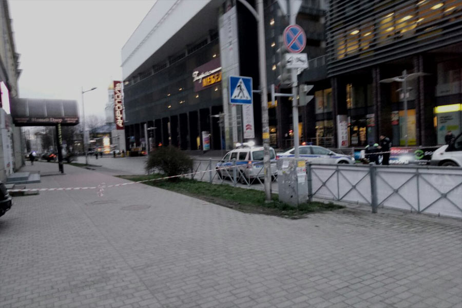 Причиной оцепления на Баранова стал мешок со строительным мусором