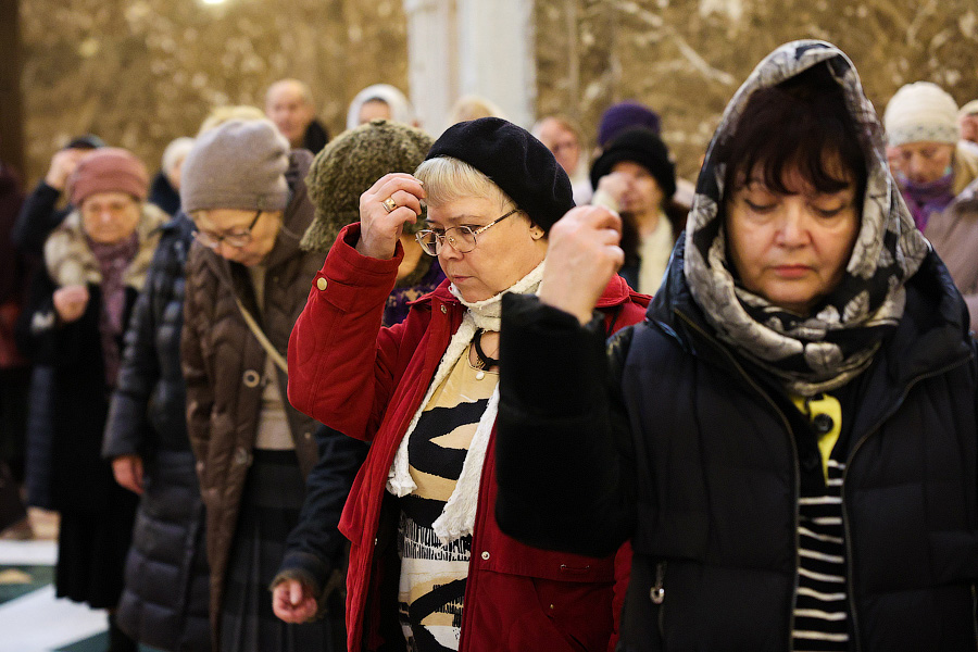 Великая агиасма: освящение воды в соборе Христа Спасителя в Крещенский сочельник (фото)