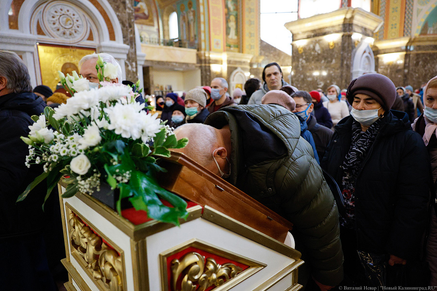 Без проруби, но с литургией: в Храме Христа Спасителя провели праздничную службу (фото)