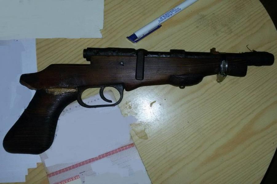 Полиция Калининграда изъяла у пенсионера пистолет (фото)