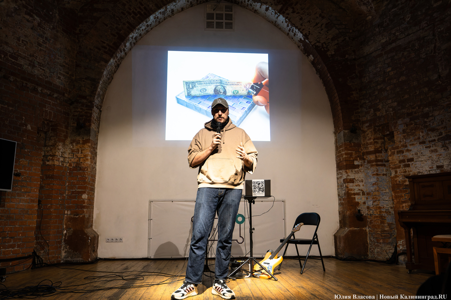 Что останется после нас: в «Воротах» открылась выставка современной мозаики