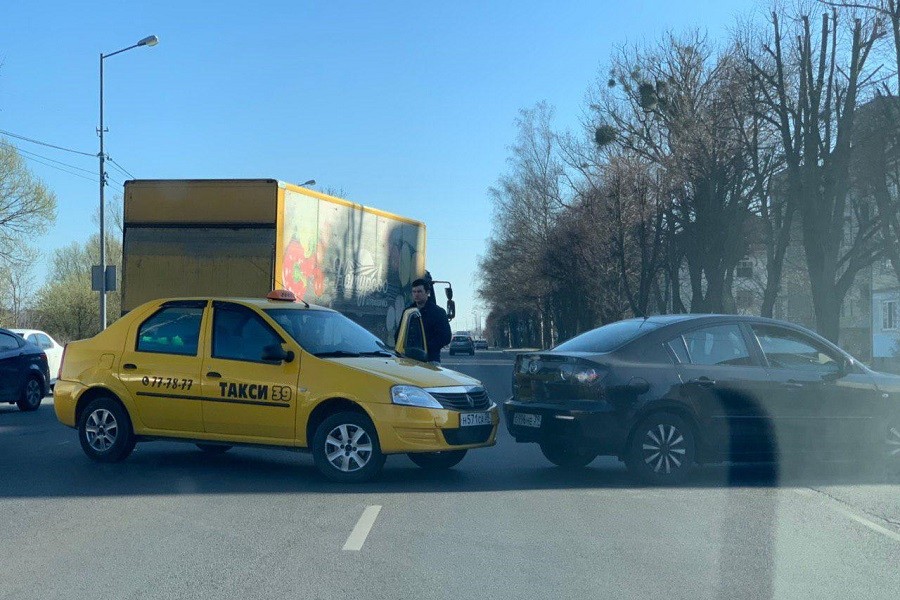 На Невского собирается пробка из-за ДТП (фото)