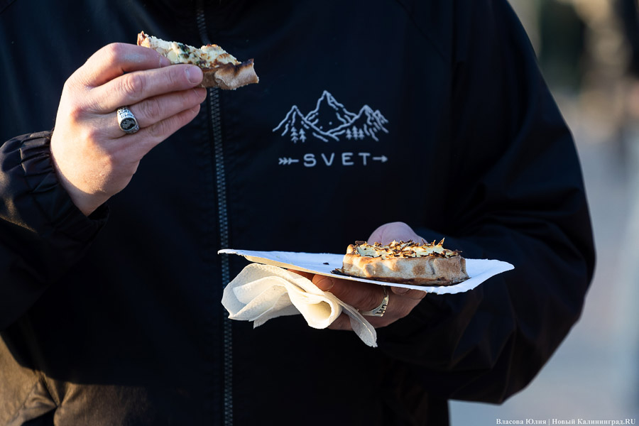 А-ля Новый год: в Зеленоградске «Фиштивалем» в апреле открыли курортный сезон (фото)