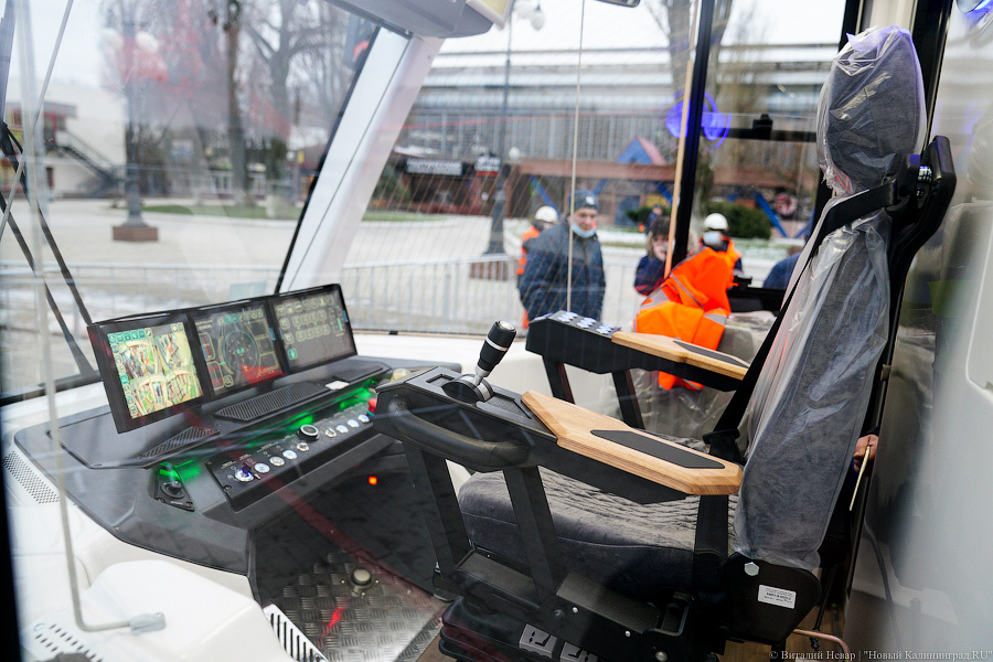 Летучий голландец: в Калининград привезли новый трамвай (фото)