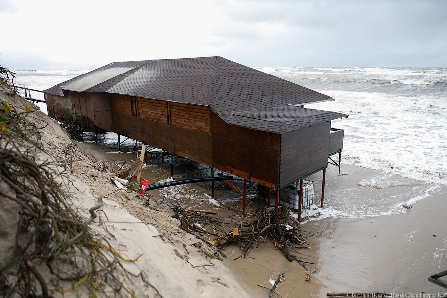 У моря погода: как Зеленоградское побережье переживает шторм