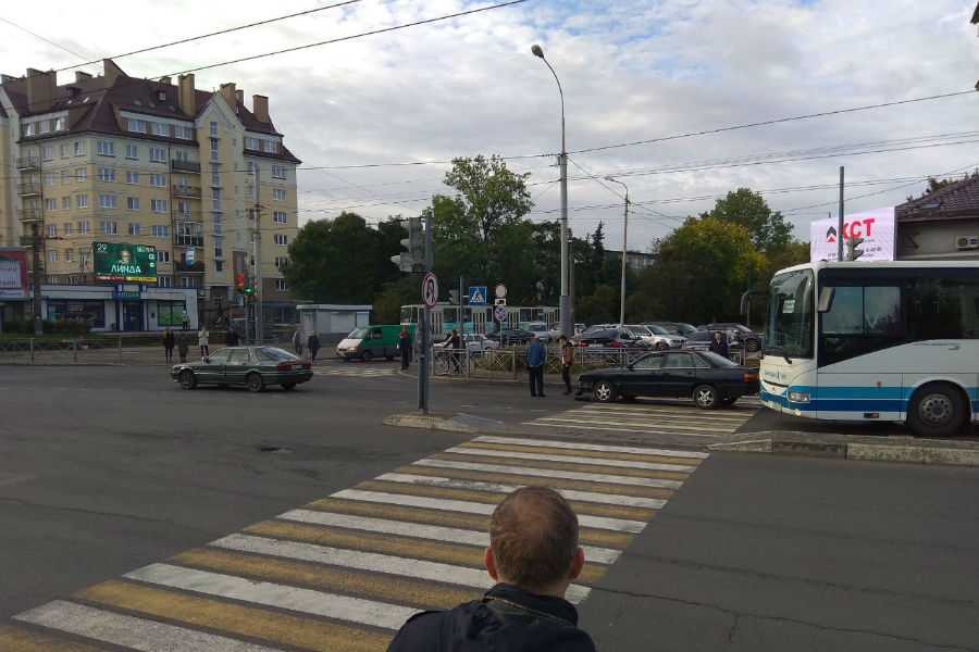 «Ауди» и «Мицубиси» частично перекрыли перекресток на Советском (фото)