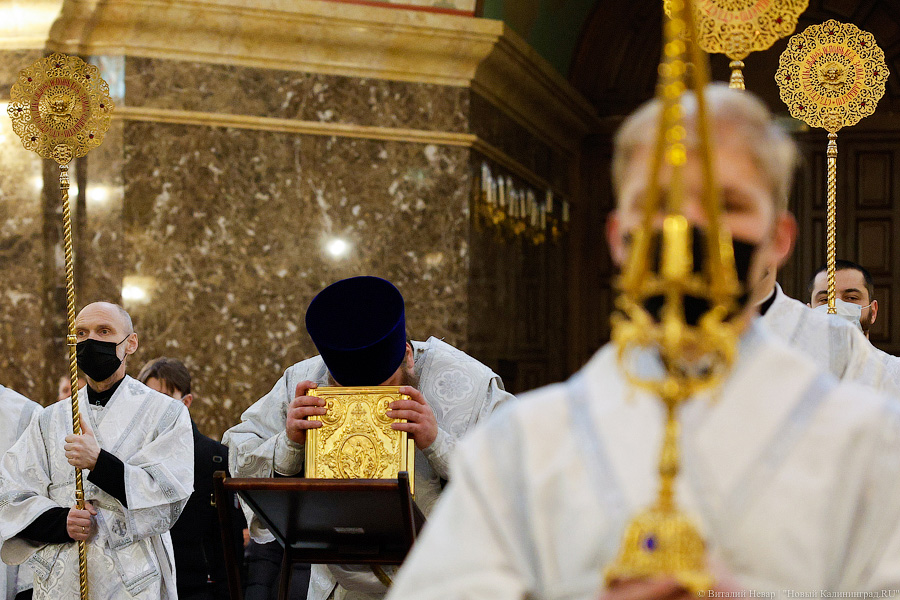 Без проруби, но с литургией: в Храме Христа Спасителя провели праздничную службу (фото)