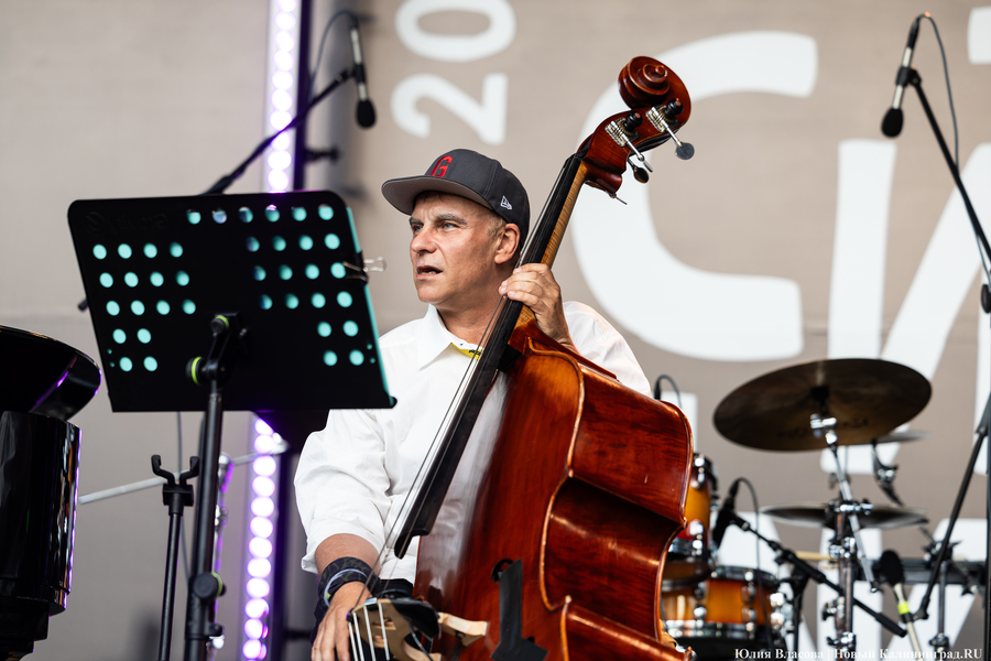 Гости из Северной Пальмиры и Мур: как прошёл второй день «Калининград Сити Джаза»