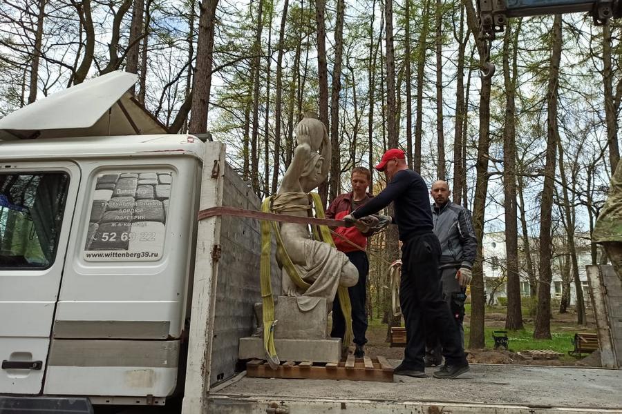 Копия скульптуры Германа Брахерта переехала из Светлогорска в Калининград (фото)