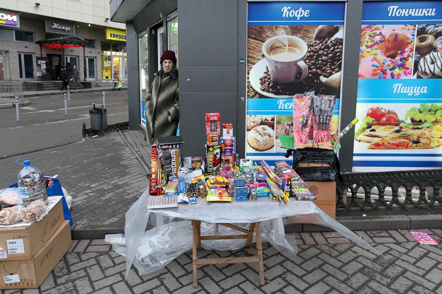Опасные огни: перед Новым годом в Калининграде процветает торговля нелегальной пиротехникой