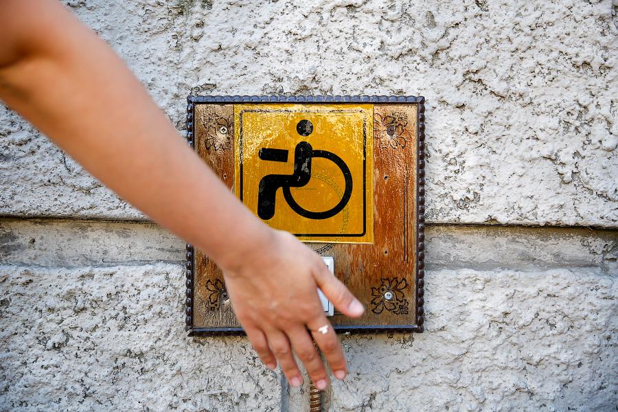В Калининграде инвалиды не могут попасть в административное здание на Советском, 13