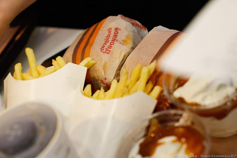 Очередь за жирами и углеводами: в Калининграде открылась замена «Макдоналдсу»