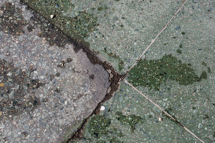 В Калининграде решили ремонтировать сквер с фонтаном спустя год после открытия (фото)