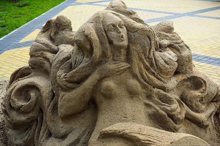 Со дна моря: в Зеленоградске сделали 5 скульптур из песка