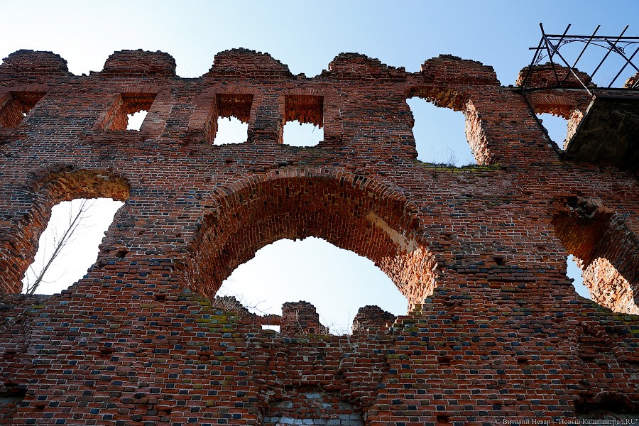 Руины замка Рагнит в центре Немана.