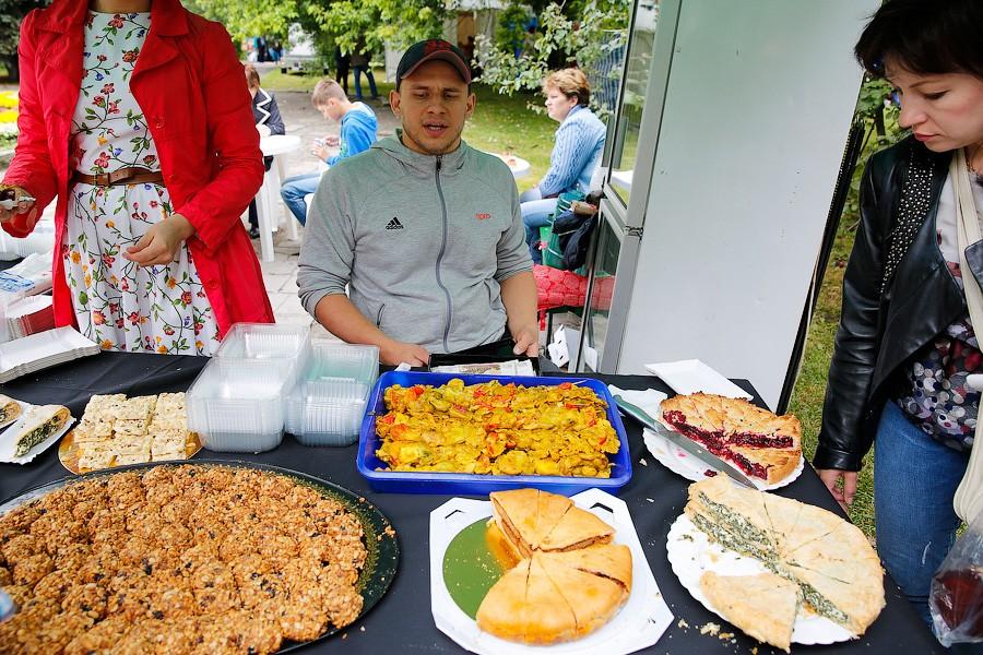 Картофельные кишки и шашлык на вилах: чем кормили на День города